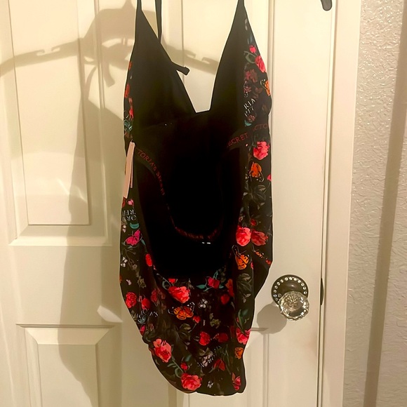 NWT Bundle Victoria Secret swimsuit and cover up - Picture 3 of 7
